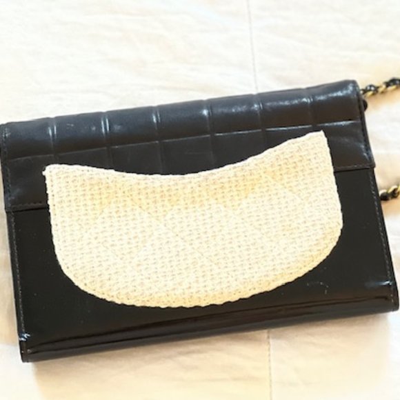 Black & white CHANEL gold-chain wristlet -- price drop to $350 for 2 days only! - Picture 1 of 5